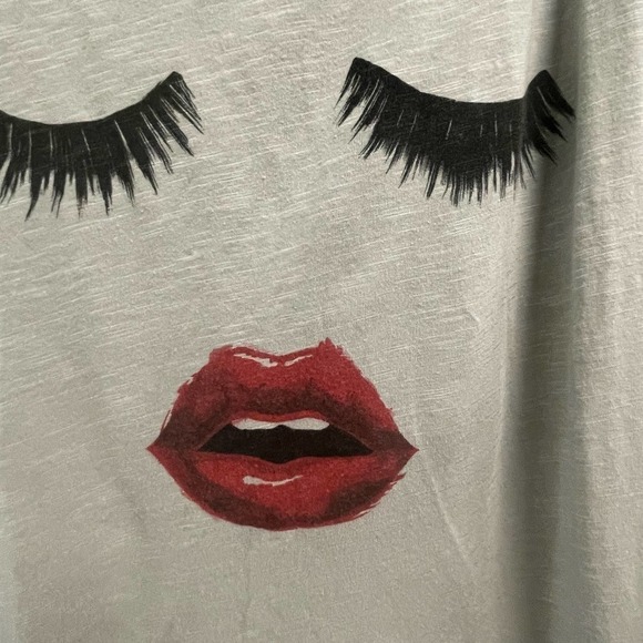 Ladies size Large lashes lips makeup face Promesa distressed t-shirt - Picture 2 of 3